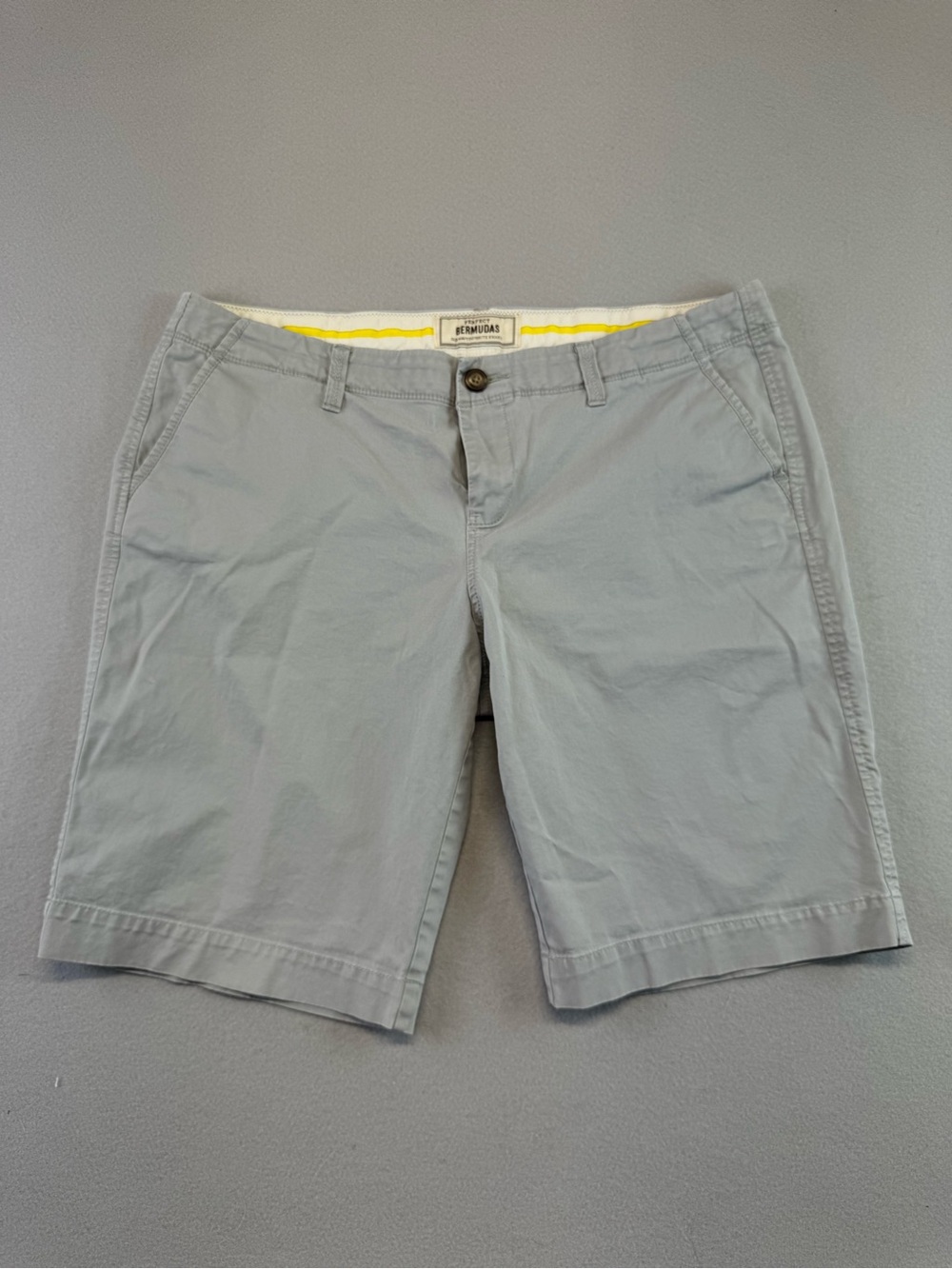 Women’s Old Navy Low Rise Light Gray Perfect Bermuda Shorts